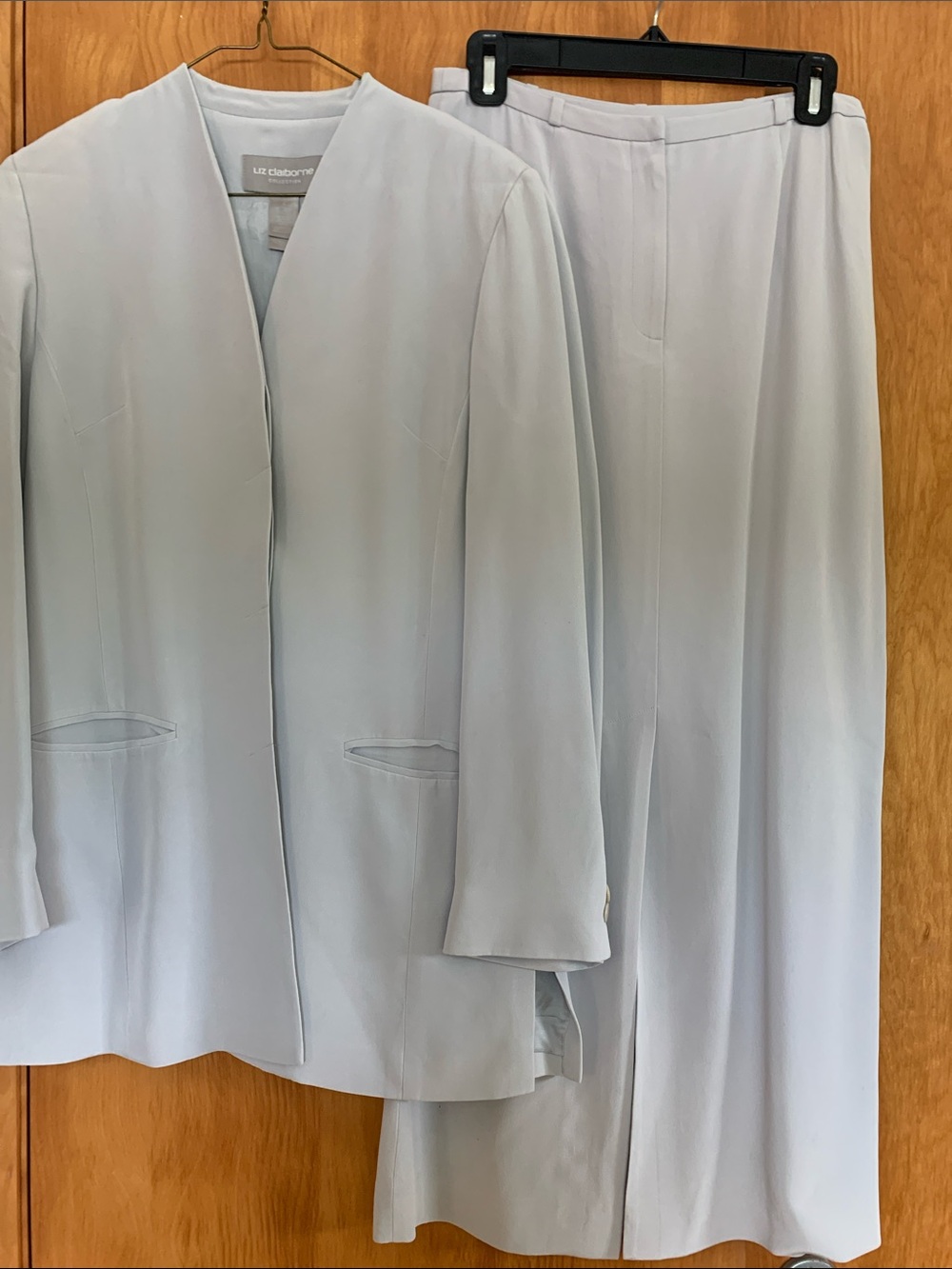 Vintage Liz Claiborne Collection 100% Silk Pale Grey Skirt Suit Sz6 Minimalist